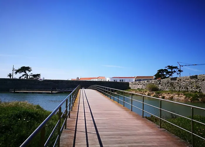 Peniche's Blue & White Daire *