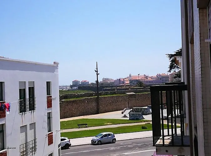 Peniche's Blue & White Daire *